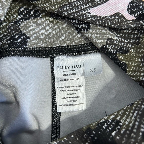 EMILY HSU HIGH WAIST PUZZLE PIECES CAMO LEGGINGS - Picture 4 of 7